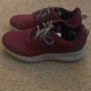 Adidas Women’s AlphaBounce Burgundy